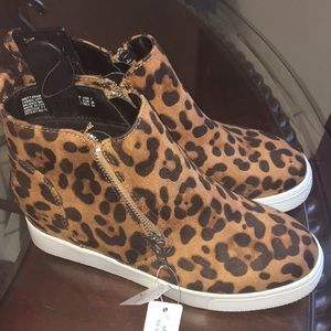 NWT Time and Tru  Cheetah sneakers